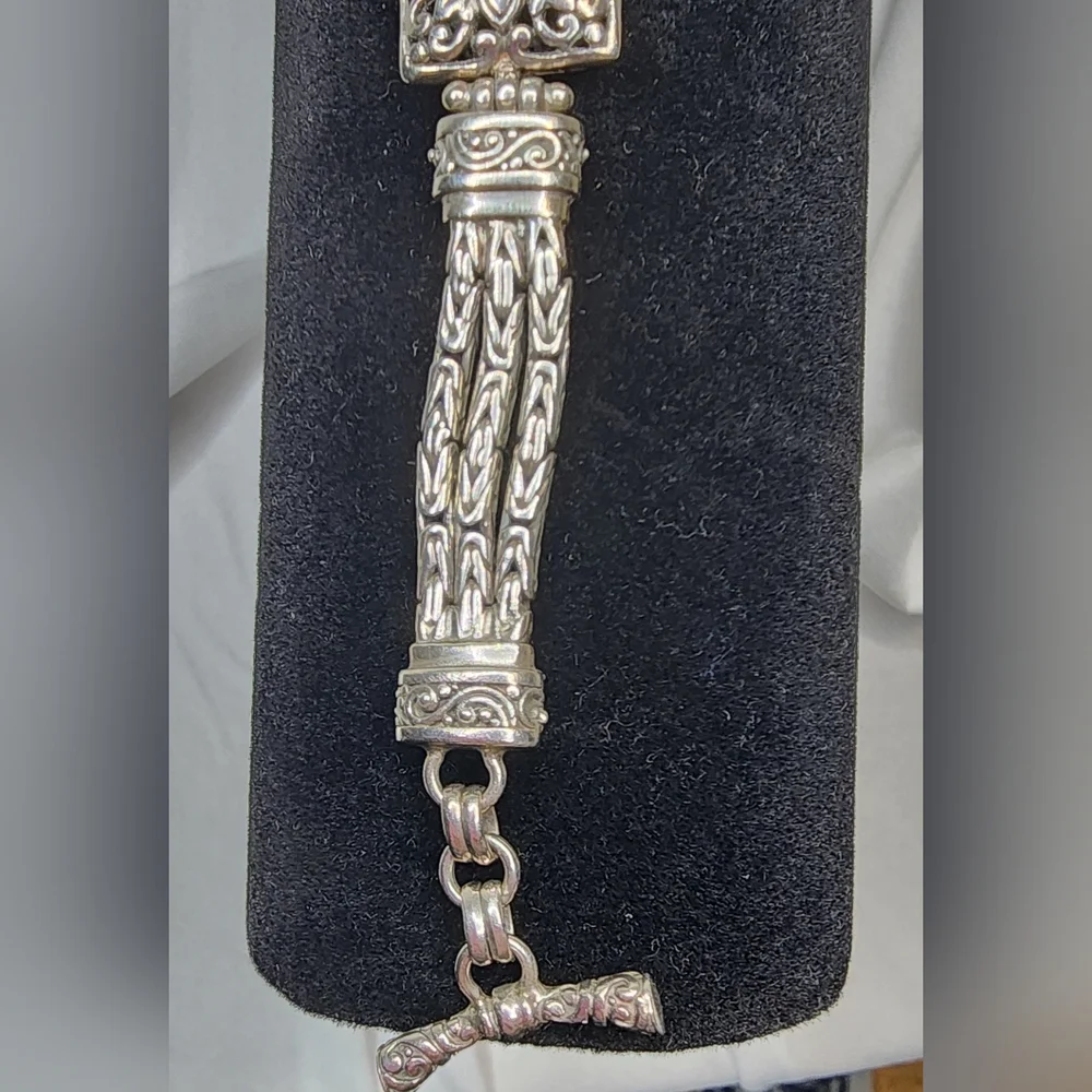 Sarda sterling silver floral panel toggle bracelet.